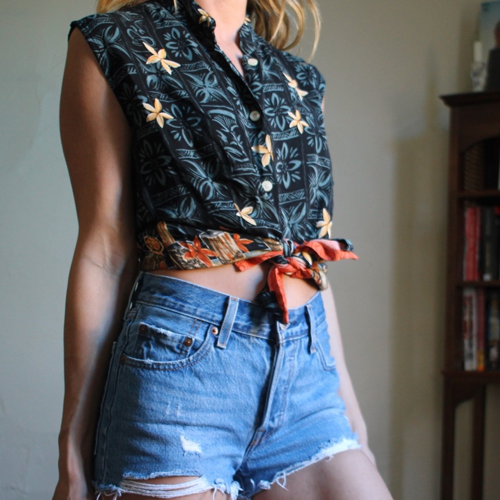 Cut off aloha shirt 🌺